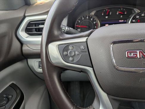 Used 2023 GMC Acadia SLT image 13