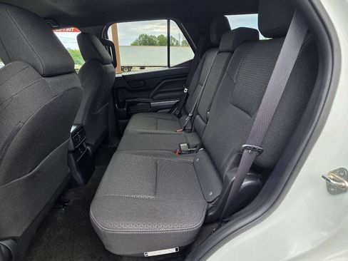 Used 2025 Toyota 4Runner SR5 AWD/4WD image 9