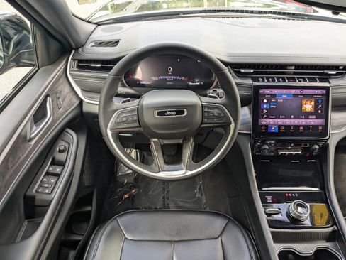 Used 2024 Jeep Grand Cherokee L Limited w/ Black Appearance Package image 14