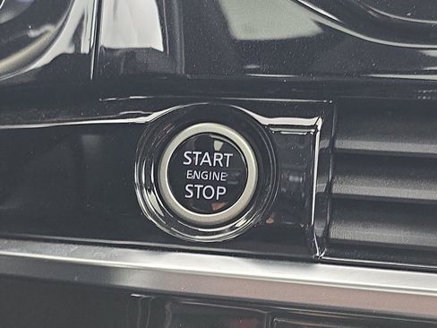 Used 2024 Nissan Pathfinder SV w/ SV Premium Package image 29