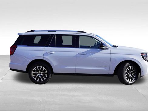 Certified 2025 Ford Expedition Platinum AWD/4WD image 3