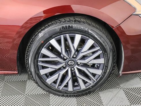 Used 2023 Nissan Altima 2.5 SV image 11