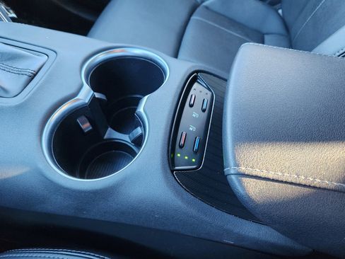 Used 2023 Toyota Venza Limited image 27