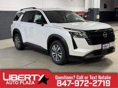 New 2026 Nissan Pathfinder SL image 1