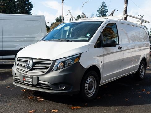 Used 2023 Mercedes-Benz Metris image 3