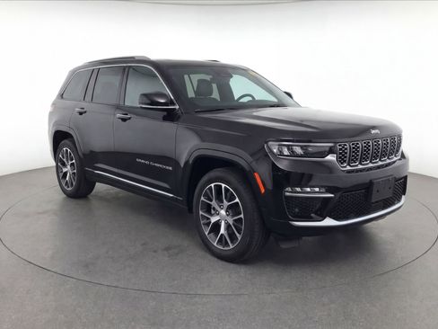 Used 2022 Jeep Grand Cherokee Summit AWD/4WD image 2