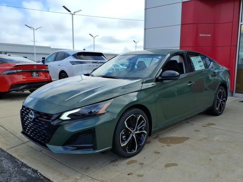 New 2026 Nissan Altima 2.5 SR AWD/4WD image 3