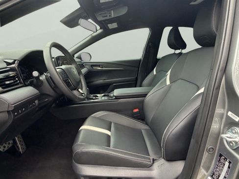 Used 2025 Toyota Camry SE FWD image 13