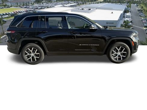 Certified 2025 Jeep Grand Cherokee Limited image 4