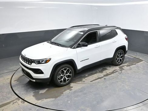 Used 2025 Jeep Compass Limited image 39