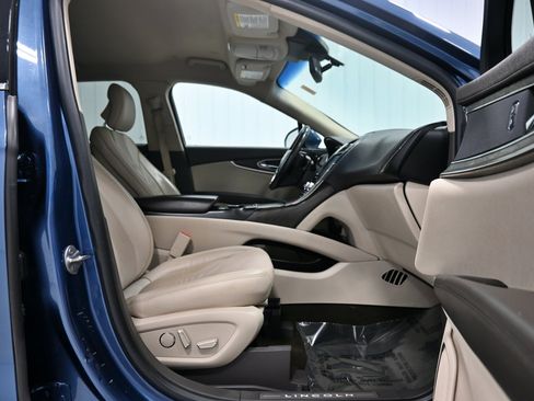 Used 2019 Lincoln Nautilus Select AWD/4WD image 31