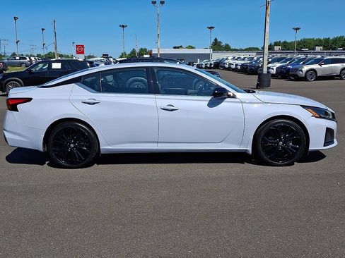 Certified 2023 Nissan Altima 2.5 SR w/ SR Premium Package FWD image 7