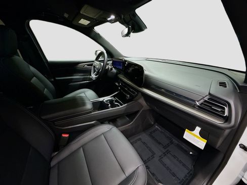 New 2026 Chevrolet Traverse LT w/ Driver Confidence Package image 36