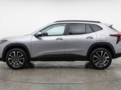 Used 2025 Chevrolet TrailBlazer LT image 3