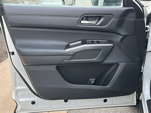 Certified 2023 Nissan Pathfinder SL image 12