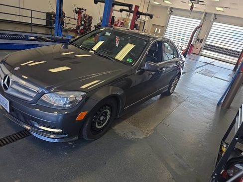 Used 2011 Mercedes-Benz C 300 4MATIC Sedan image 2