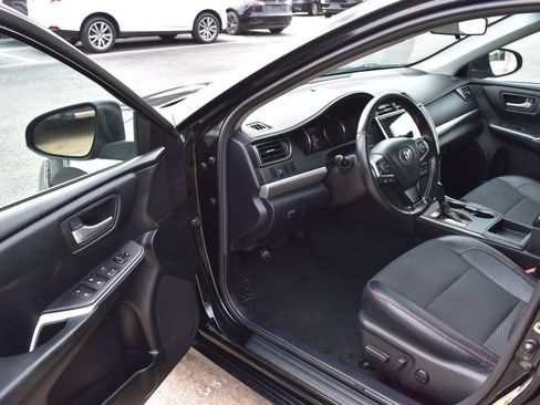 Used 2016 Toyota Camry SE FWD image 12