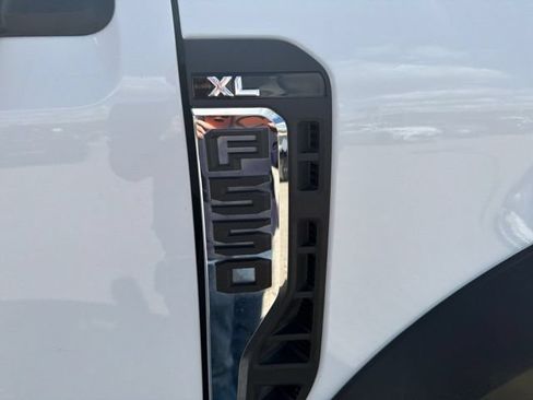 Used 2024 Ford F550 4x4 Regular Cab Super Duty image 11