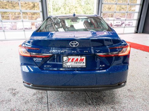 Used 2025 Toyota Camry LE image 3