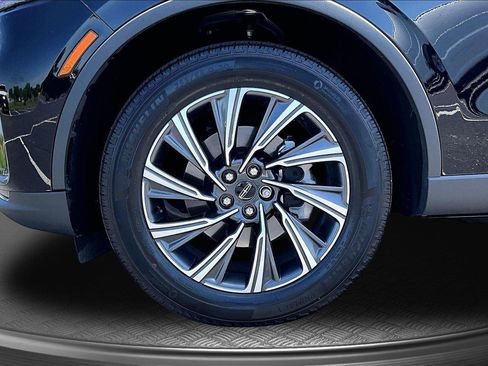 Used 2025 Lincoln Aviator AWD image 10