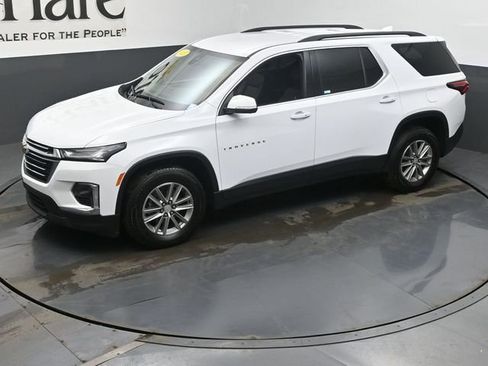 Used 2023 Chevrolet Traverse LT w/ Rear Camera Mirror Package image 45