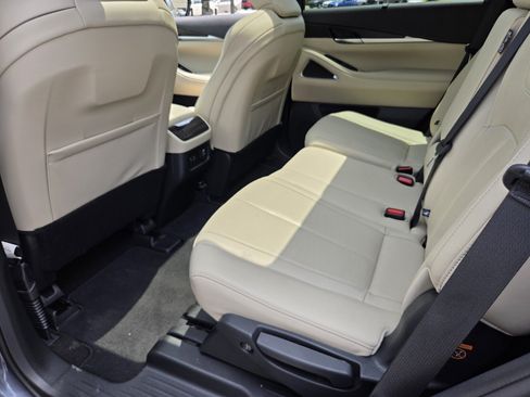 Used 2023 INFINITI QX60 Sensory w/ Vision Package AWD/4WD image 12