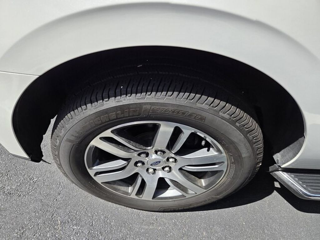 Used 2023 Ford Expedition Max XLT RWD image 2