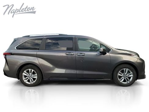 Used 2023 Toyota Sienna Limited AWD/4WD image 7