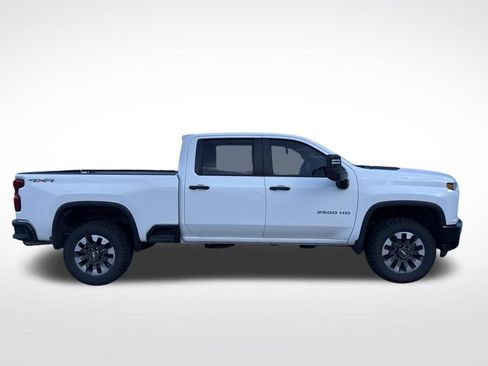 Used 2022 Chevrolet Silverado 2500 Custom w/ Custom Value Package AWD/4WD image 2