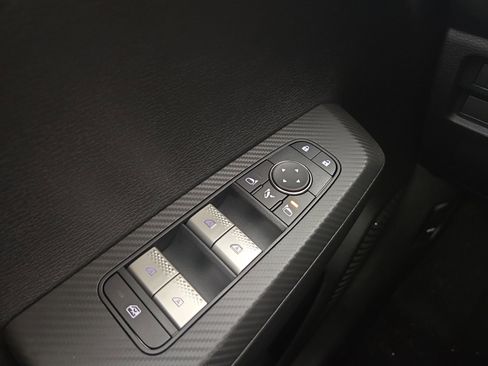 New 2025 Mitsubishi Outlander SE image 29