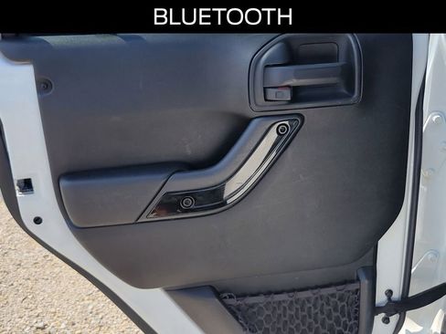 Used 2017 Jeep Wrangler Unlimited Sahara AWD/4WD image 12