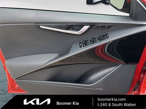 Used 2023 Kia Niro SX Touring image 16