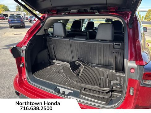 Used 2022 Toyota Highlander XLE image 18