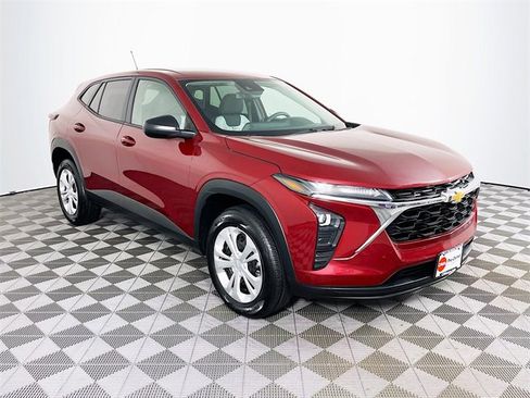 Certified 2024 Chevrolet Trax LS image 1