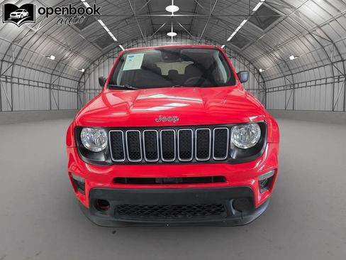 Used 2023 Jeep Renegade Latitude AWD/4WD image 2