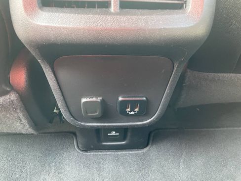 Used 2018 Chevrolet Equinox Premier FWD image 10