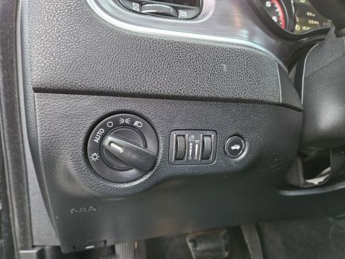 Used 2018 Dodge Charger SXT w/ Blacktop Package image 9