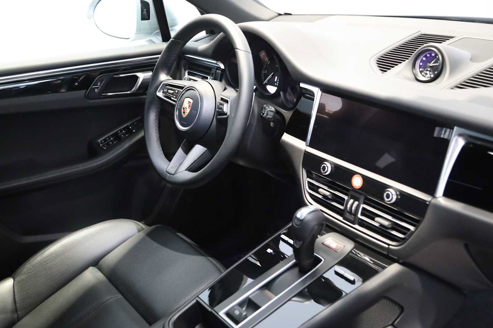 Used 2026 Porsche Macan AWD/4WD image 11