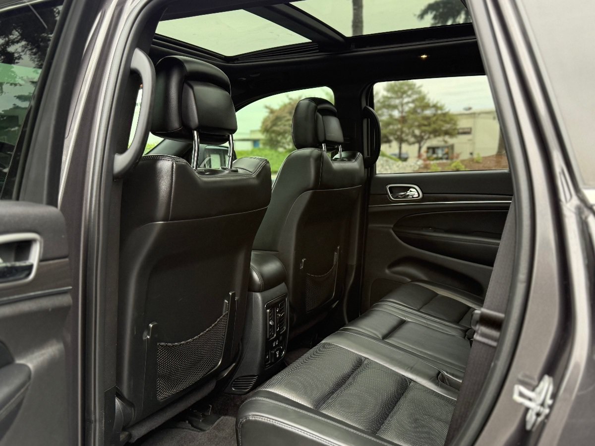 Used 2018 Jeep Grand Cherokee Limited w/ Luxury Group II AWD/4WD image 19