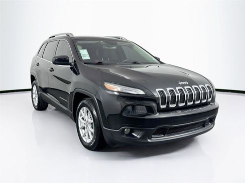Used 2016 Jeep Cherokee Latitude image 4