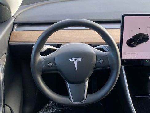 Used 2020 Tesla Model Y Long Range image 13