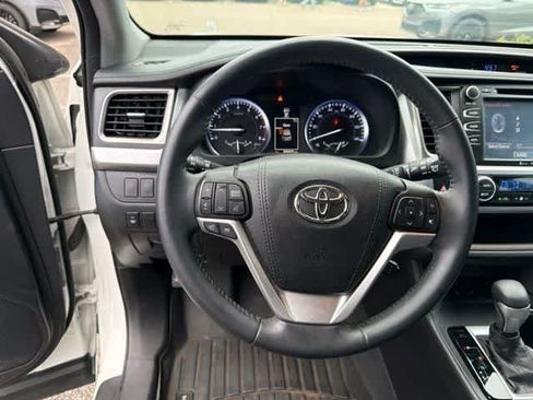Used 2016 Toyota Highlander XLE FWD image 24