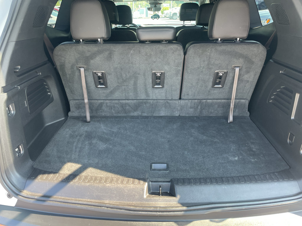 Certified 2026 GMC Acadia Elevation w/ Elevation Premium Package FWD image 9