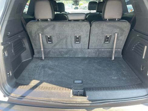 Certified 2026 GMC Acadia Elevation w/ Elevation Premium Package FWD image 9