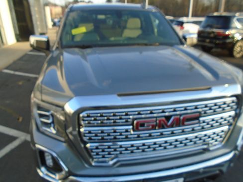 Used 2019 GMC Sierra 1500 SLT w/ SLT Premium Package image 10