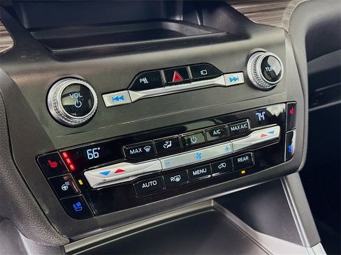 Used 2020 Ford Explorer Limited w/ Class III Trailer Tow Package image 19