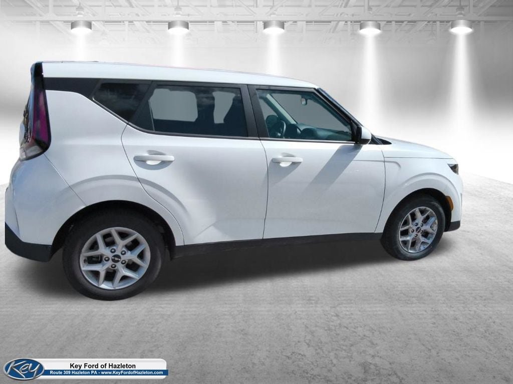 Used 2025 Kia Soul LX FWD image 12