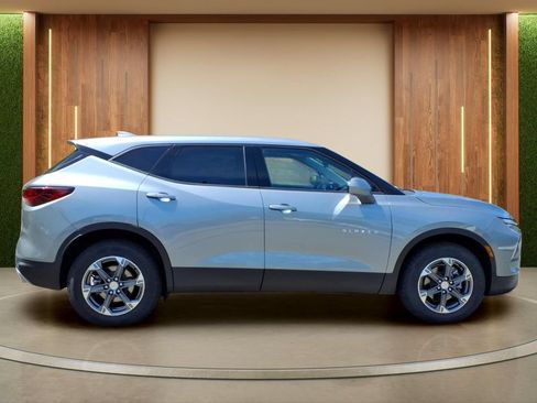 Certified 2025 Chevrolet Blazer LT AWD/4WD image 37
