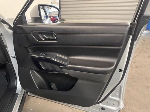 Used 2024 Nissan Pathfinder SV image 12