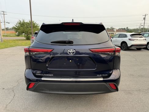Used 2023 Toyota Highlander XLE AWD/4WD image 6